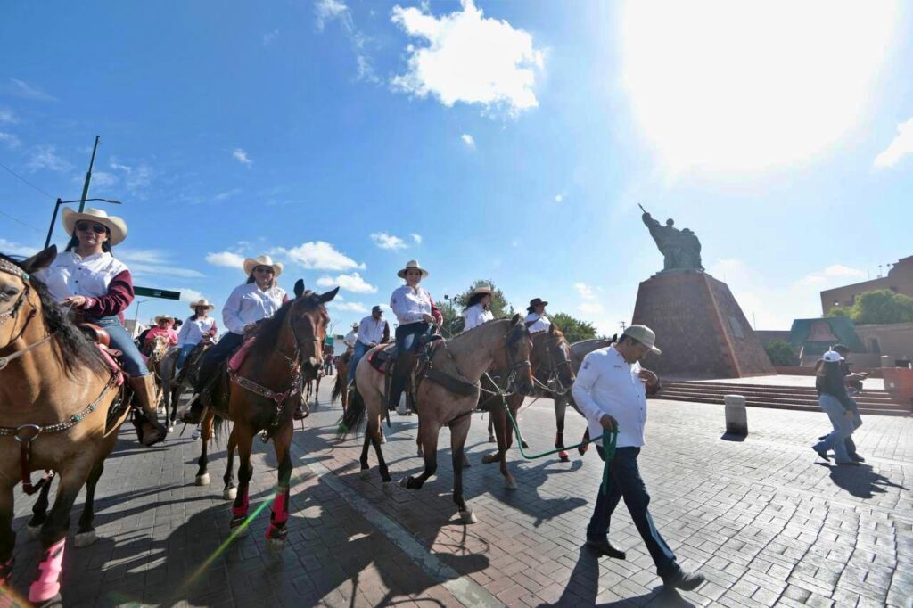 Cabalgantes celebran con orgullo ser neolaredenses