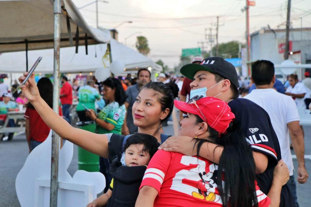 Neolaredenses disfrutan en familia festejos de aniversario