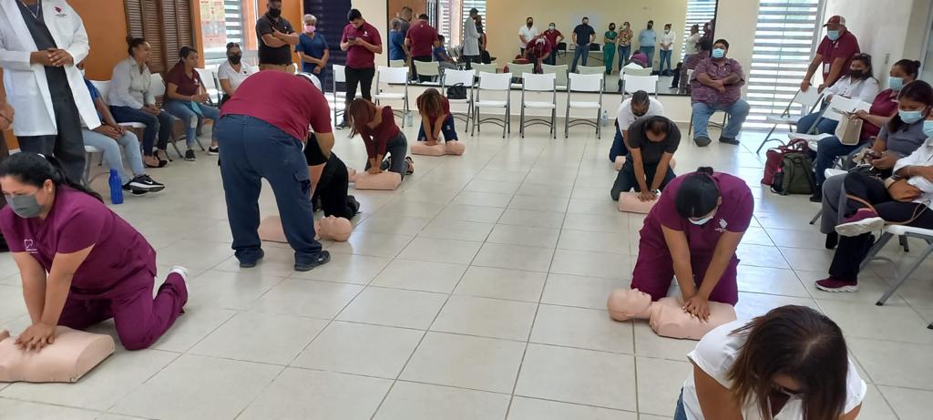 Capacitan a personal de clínicas y farmacias de Nuevo Laredo en primeros auxilios