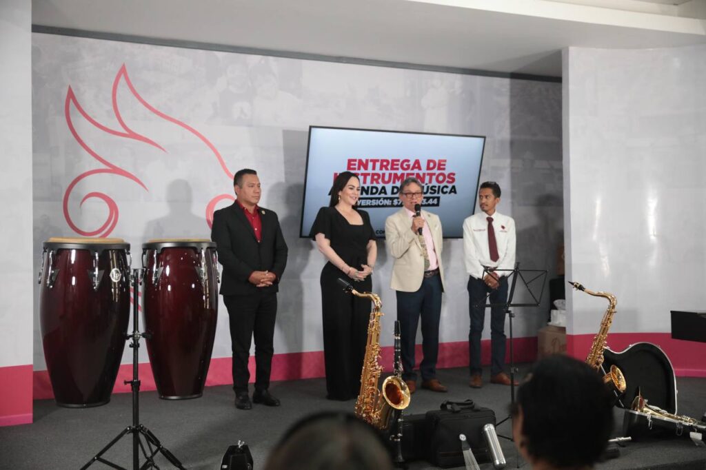 Dotan de instrumentos nuevos a la Centenaria Banda Municipal de Nuevo Laredo