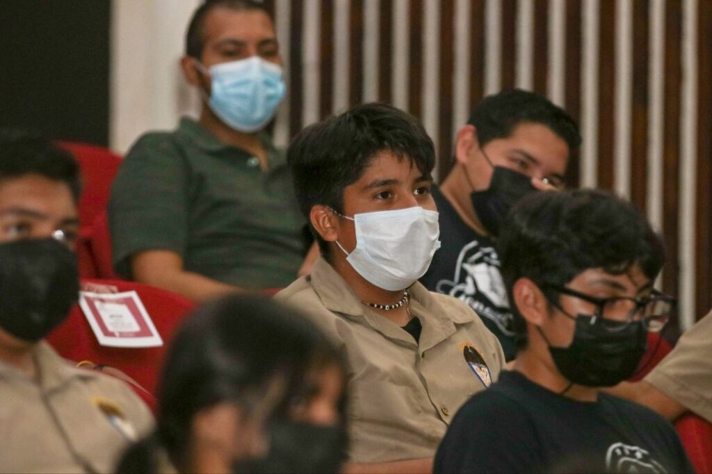 Más de 300 estudiantes participan en serie de conferencias contra las adicciones en Nuevo Laredo