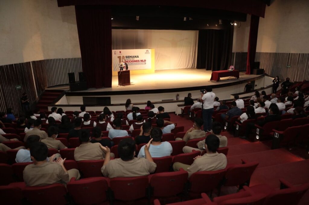 Más de 300 estudiantes participan en serie de conferencias contra las adicciones en Nuevo Laredo