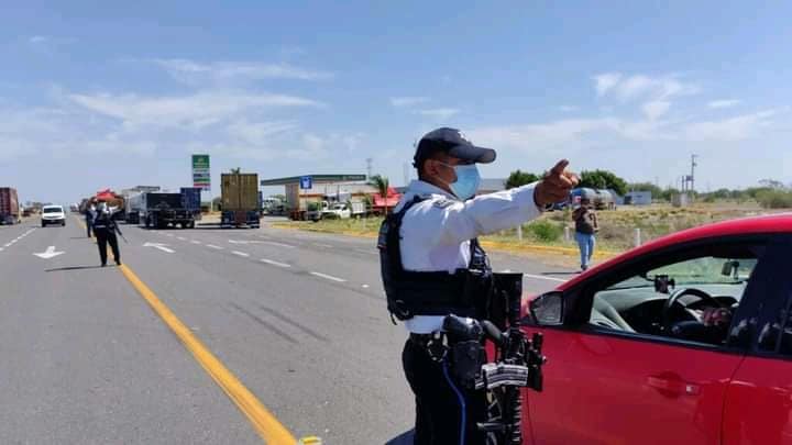 Continúa bloqueo sobre la carretera Victoria-Monterrey