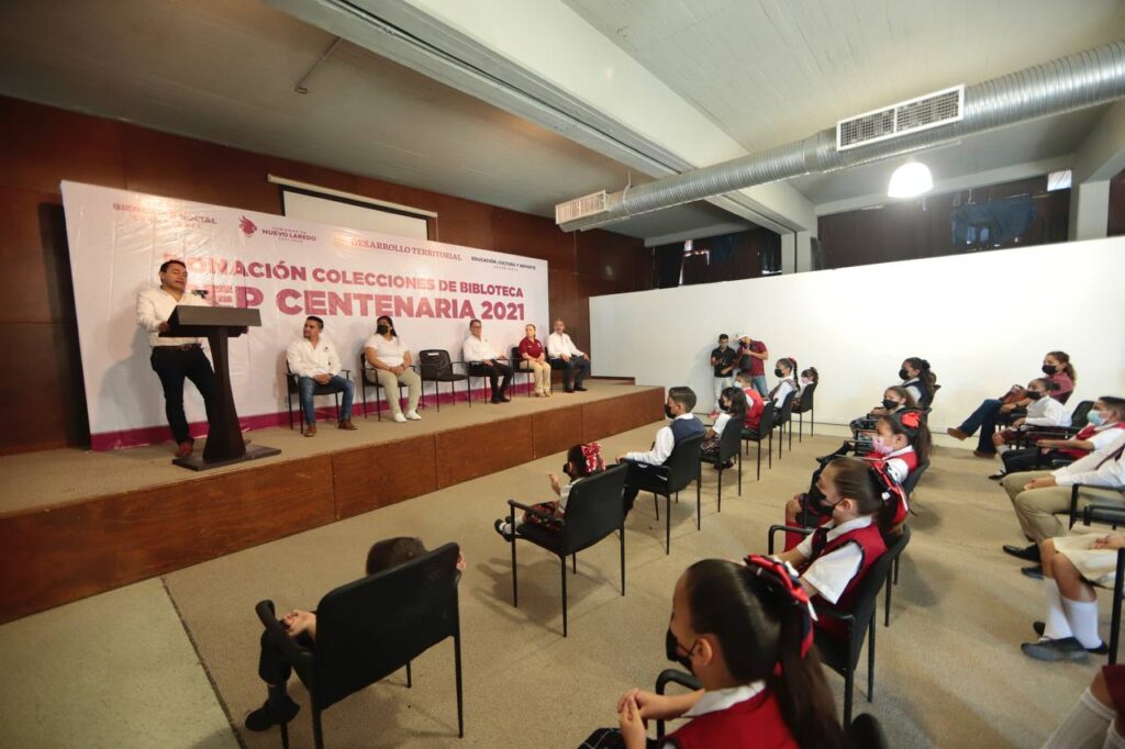 Donan más de mil libros para comunidad estudiantil de Nuevo Laredo