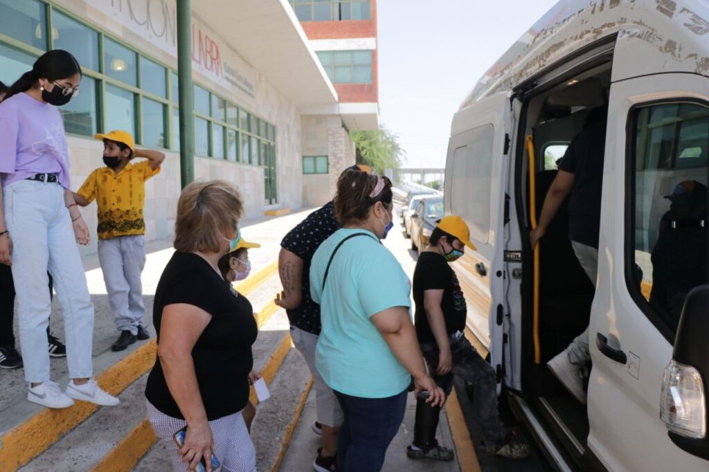 Disfrutan de Nuevo Laredo con tour turístico