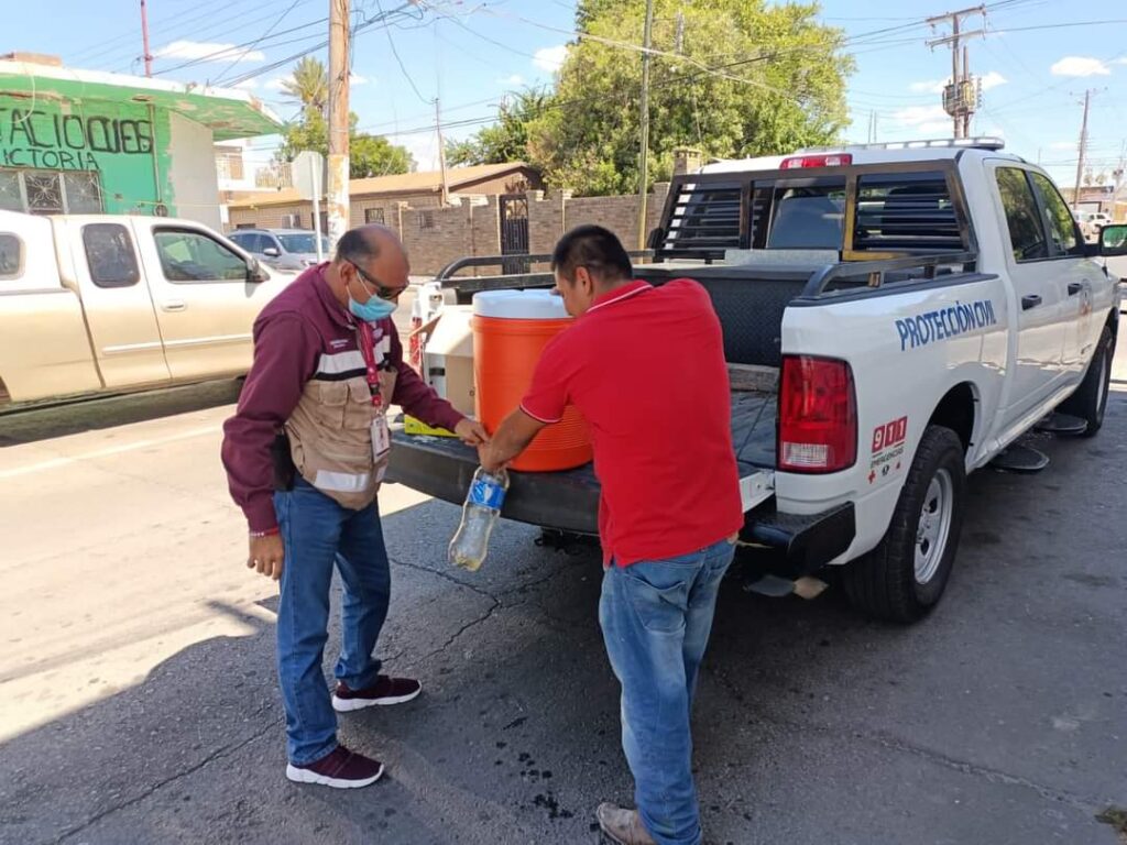 Gobierno de Nuevo Laredo atiende a ciudadanía con puestos de hidratación móviles