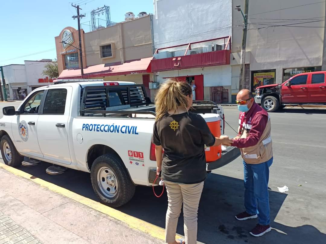 Gobierno de Nuevo Laredo atiende a ciudadanía con puestos de hidratación móviles