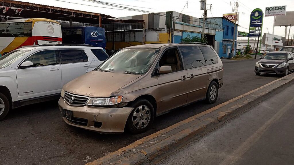 Motociclista se queda sin frenos y choca contra camioneta en Nuevo Laredo