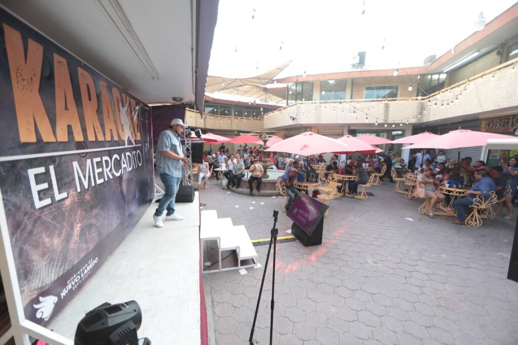 Invitan a cantar en el Karaoke en el Mercadito, en Nuevo Laredo