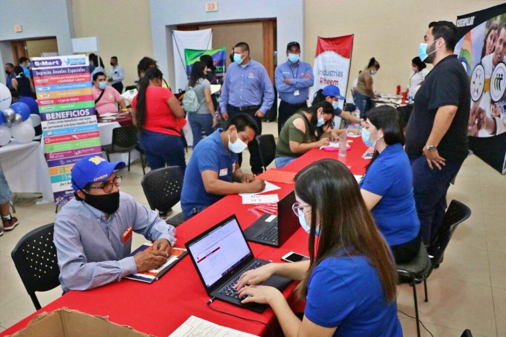 Facilita el Gobierno de Nuevo Laredo la incorporación de los jóvenes al sector laboral con la Feria del Empleo