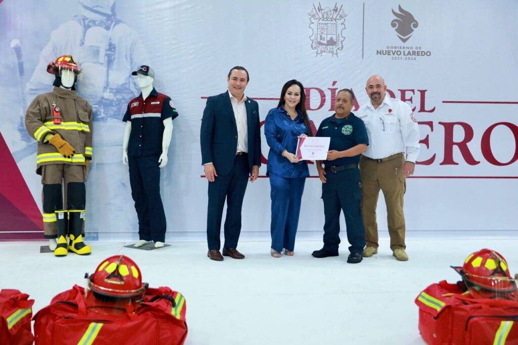 Reconoce Gobierno de Nuevo Laredo a Bomberos y entrega nuevo equipamiento