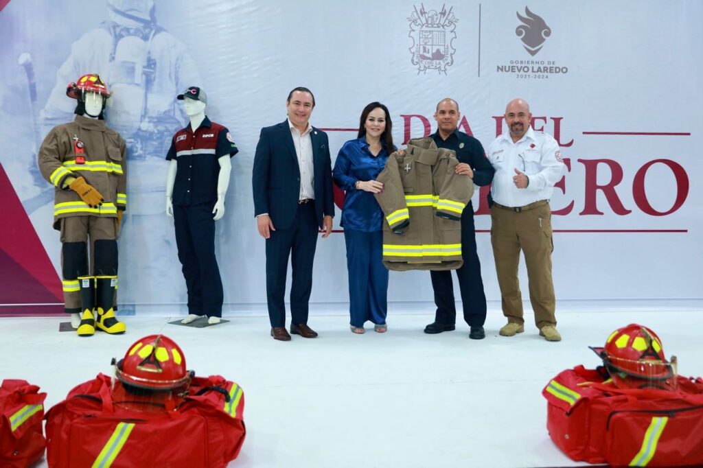 Reconoce Gobierno de Nuevo Laredo a Bomberos y entrega nuevo equipamiento