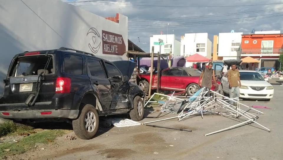 Conductor borracho arrolla 2 mujeres en pulga de Nuevo Laredo