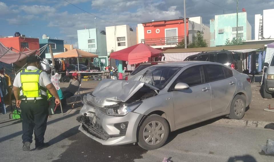 Conductor borracho arrolla 2 mujeres en pulga de Nuevo Laredo