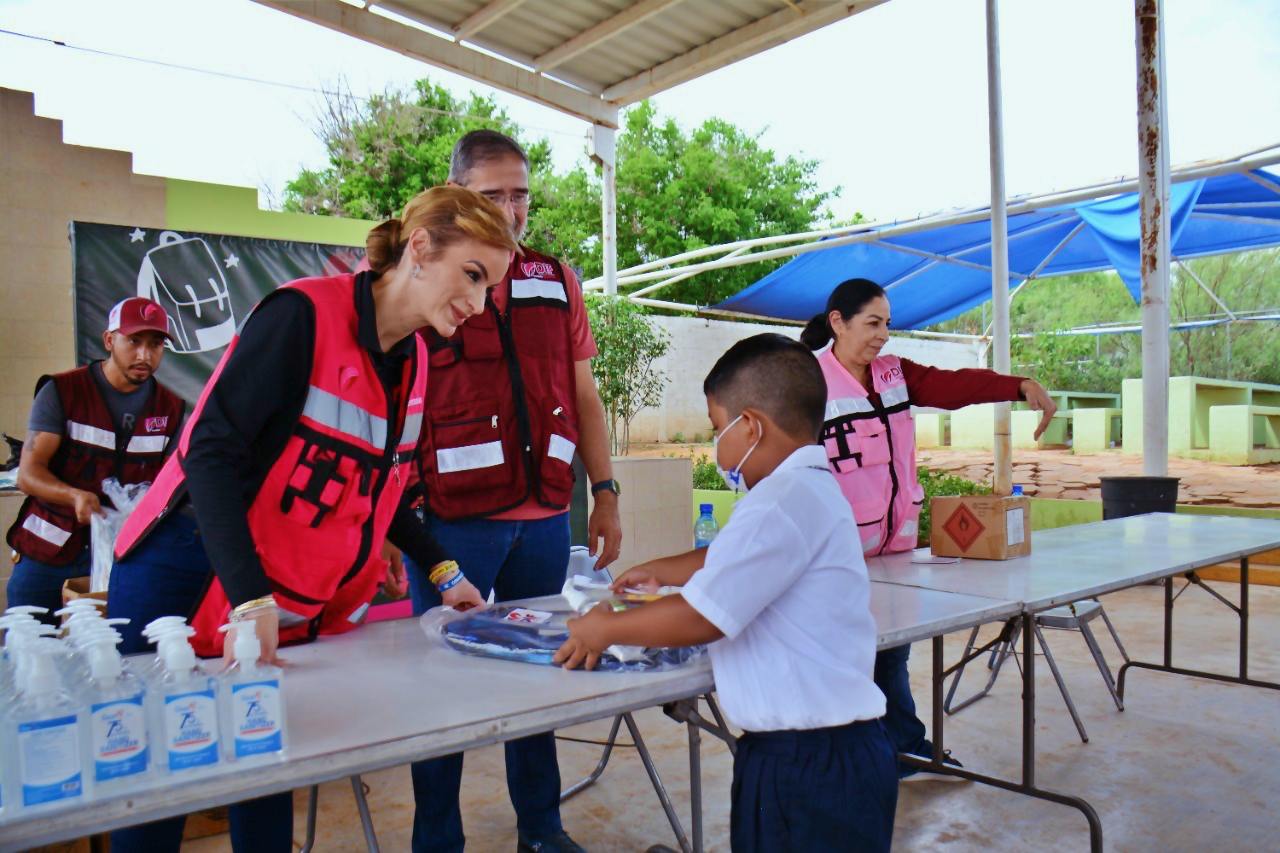 Beneficia DIF Nuevo Laredo a más de 2 mil alumnos de primaria con mochila y útiles escolares