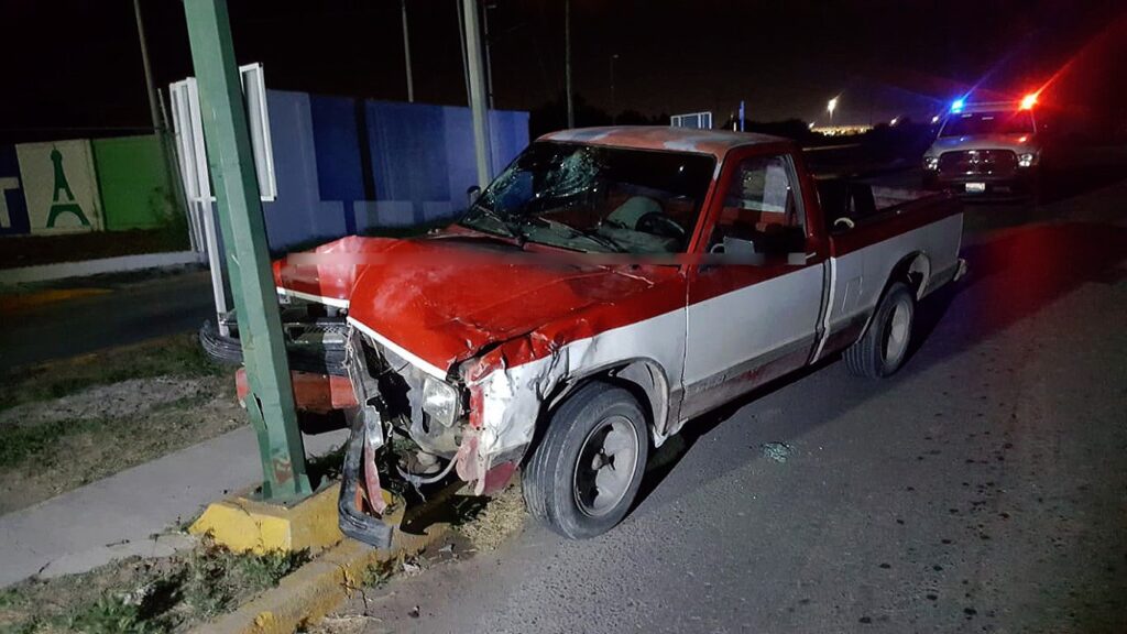 Estrella y abandona su camioneta en Nuevo Laredo