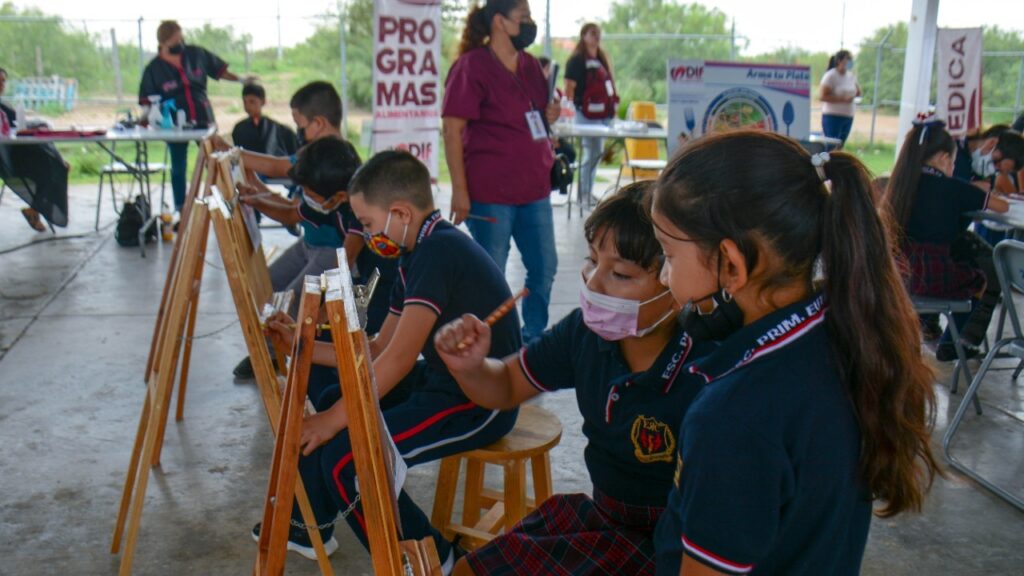 Beneficia DIF Nuevo Laredo a más de 2 mil alumnos de primaria con mochila y útiles escolares