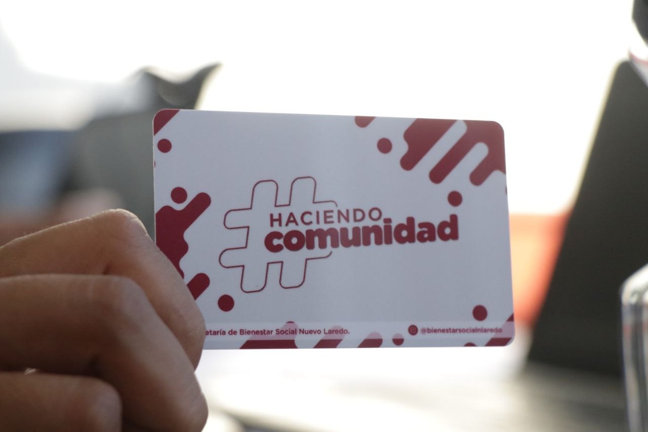 Aprovechan neolaredenses descuentos en negocios locales con la Tarjeta Haciendo Comunidad