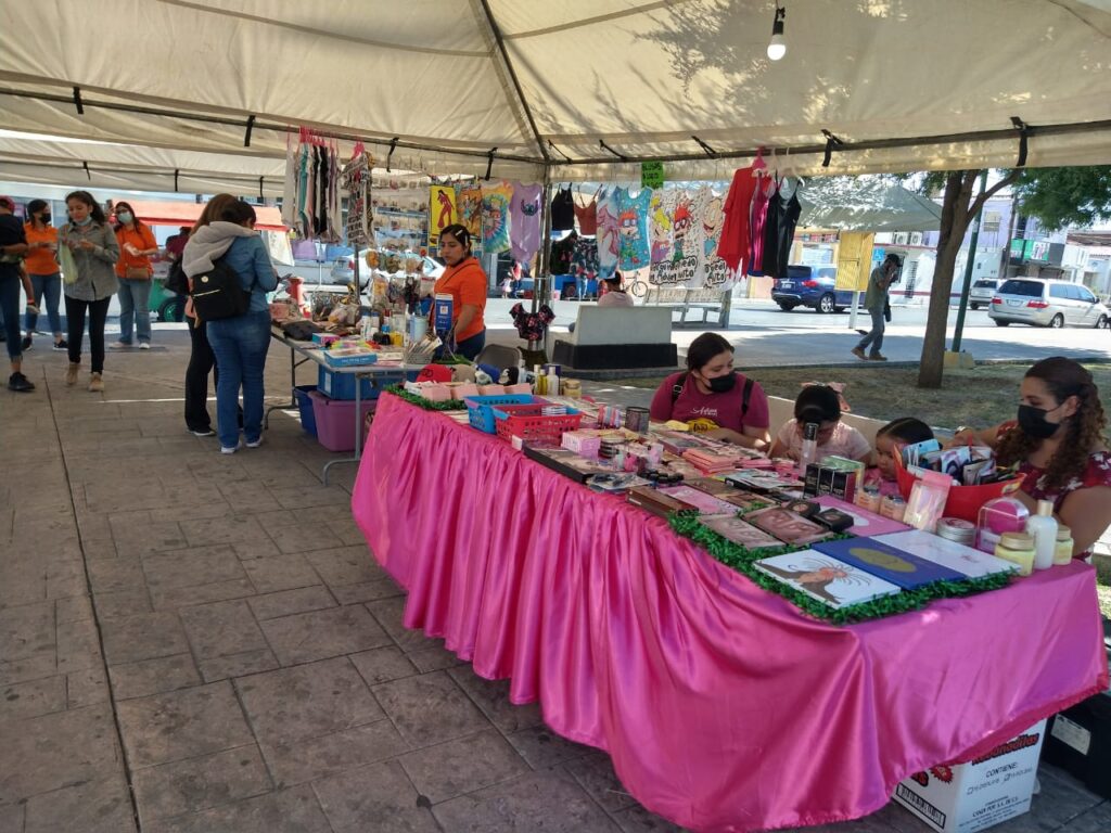 Mujeres emprendedoras se suman a proyecto de Mercadita Feminista convocado por el INMUJER