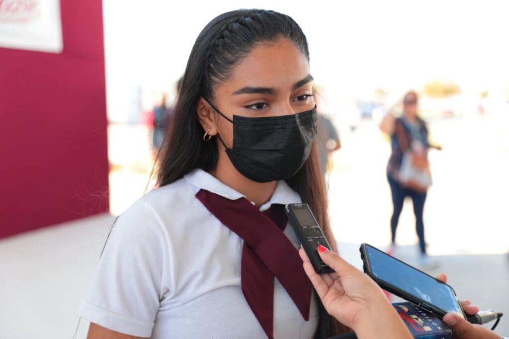 Agradecen estudiantes y maestros el programa de Transporte Escolar