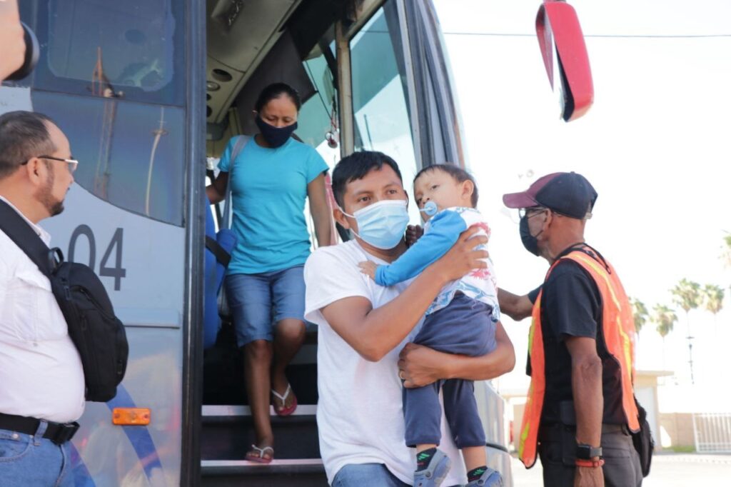 Responden ciudadanos a Campaña de Vacunación Transfronteriza en Nuevo Laredo