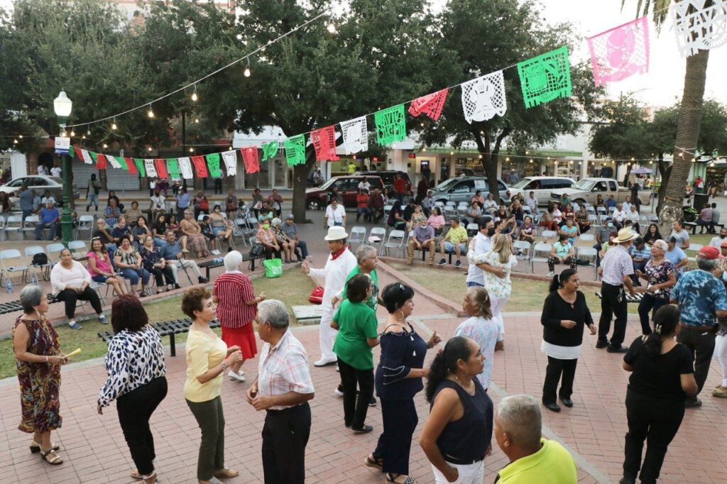 Reactivan dinamismo y economía del Centro Histórico de Nuevo Laredo con Viernes de Danzón