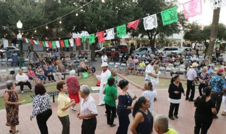 Reactivan dinamismo y economía del Centro Histórico de Nuevo Laredo con Viernes de Danzón