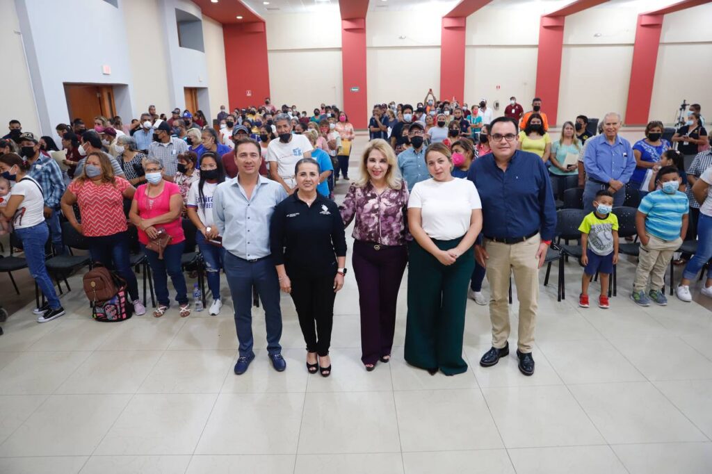 Agradecen neolaredenses Campaña Permanente de Anteojos Graduados