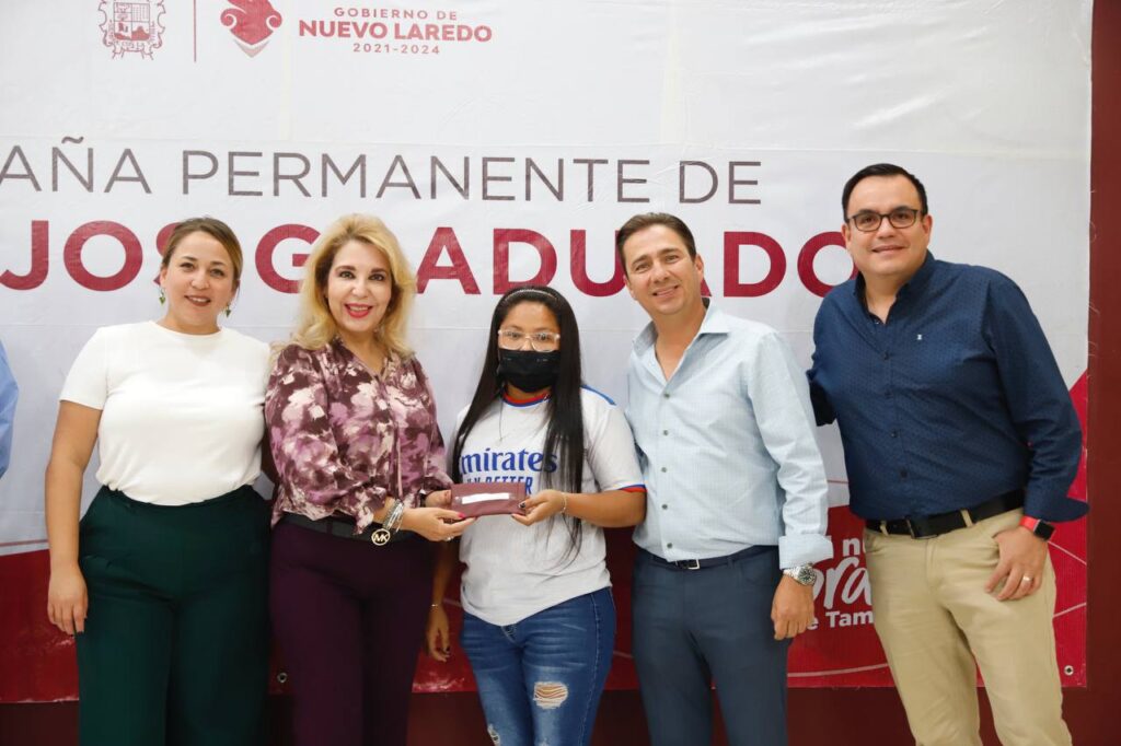 Agradecen neolaredenses Campaña Permanente de Anteojos Graduados