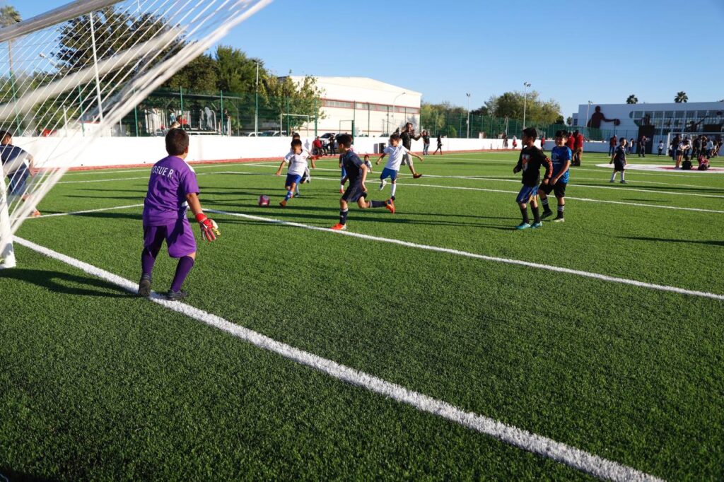 Renueva Gobierno de Nuevo Laredo canchas de Fut 7 en la Unidad Deportiva