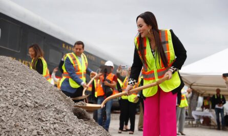 Coloca alcaldesa Carmen Lilia Canturosas primera piedra del Segundo Puente Internacional Ferroviario