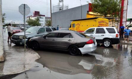 Provoca aparatoso choque por ignorar un alto en Nuevo Laredo