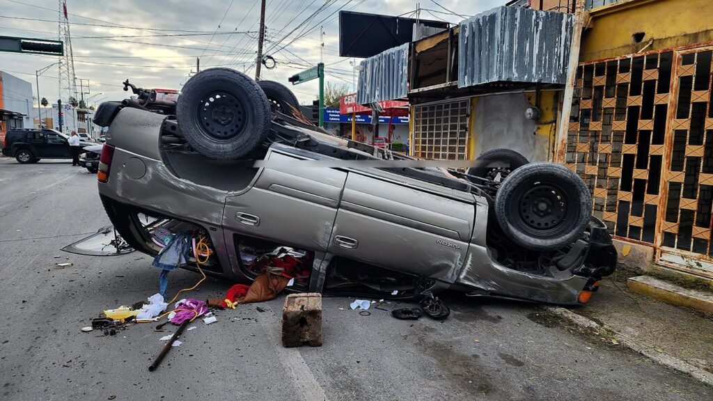 Resulta herido tras provocar choque con volcadura en Nuevo Laredo