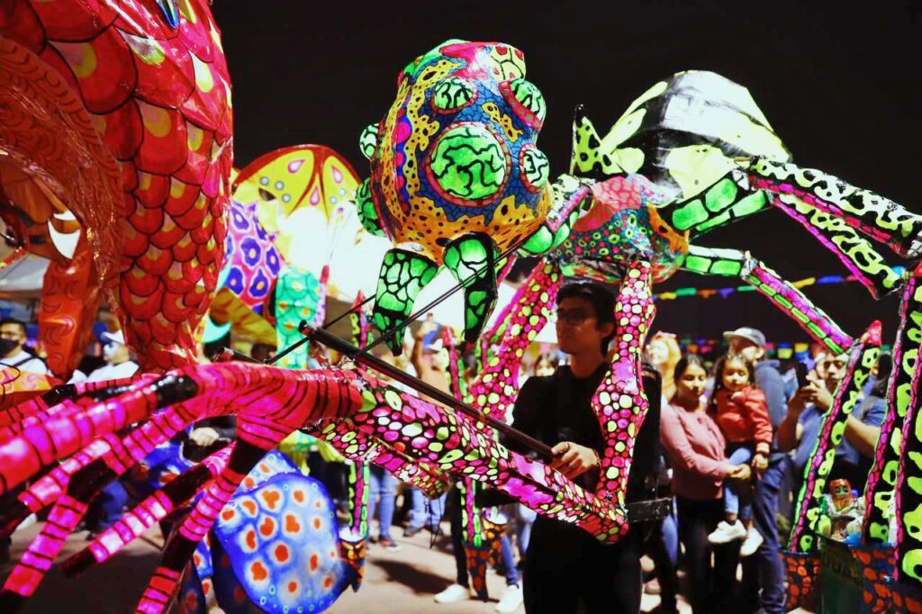 Vive Nuevo Laredo tradiciones mexicanas de Día de Muertos