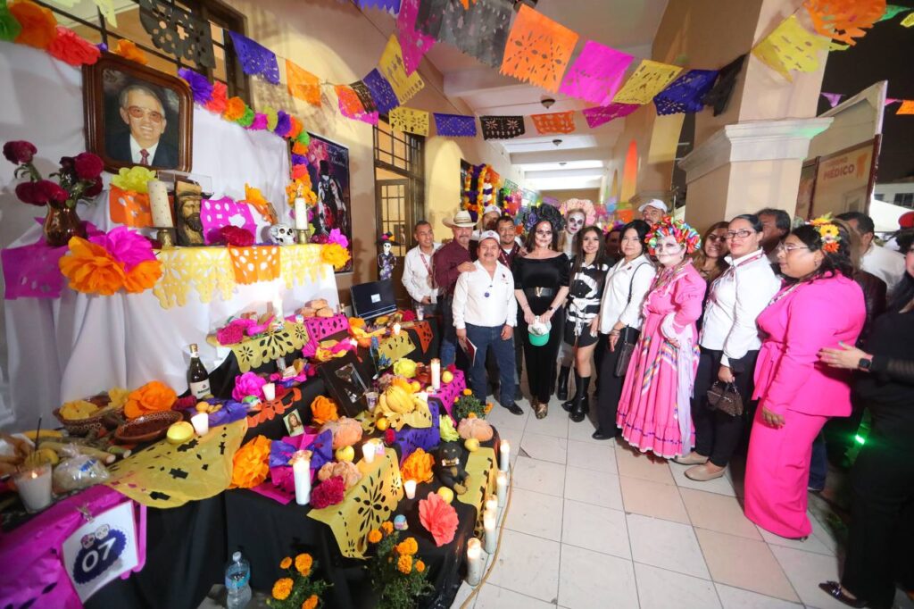 Disfrutan neolaredenses del Festival de la Catrina