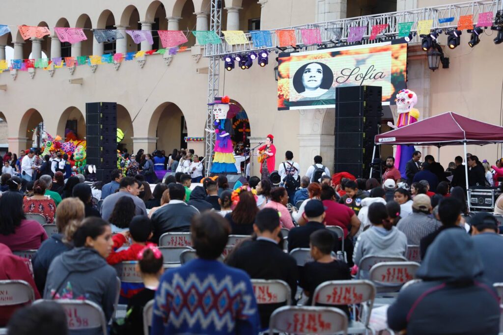 Disfrutan neolaredenses del Festival de la Catrina