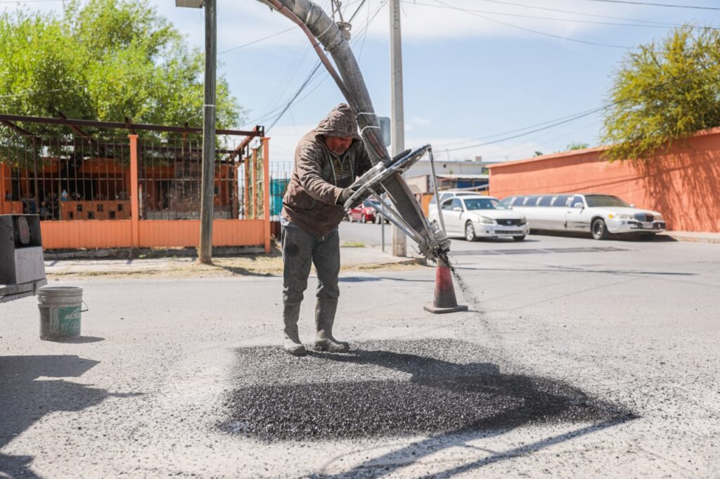 Dignifica Gobierno de Nuevo Laredo vialidades con campaña permanente de bacheo