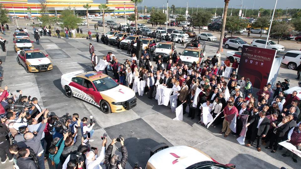 Entrega gobernador de Tamaulipas primeras 40 patrullas a la nueva Guardia Estatal