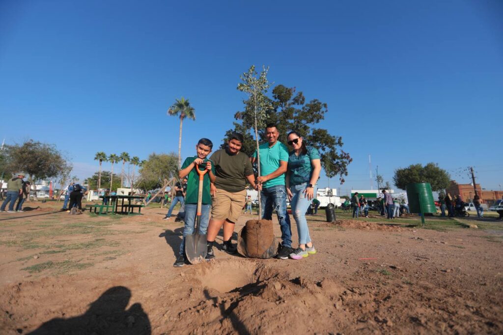 Invitan a empresas a unirse en campaña de reforestación de parques y plazas de Nuevo Laredo