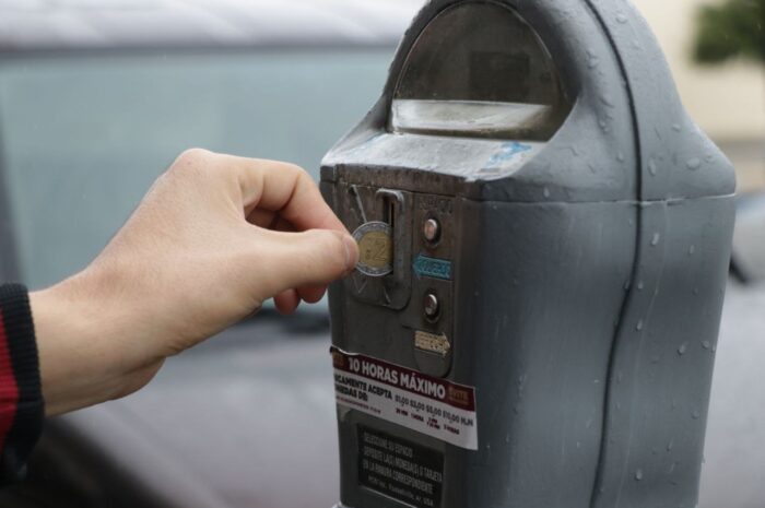 Responden neolaredenses a buen uso de estacionómetros