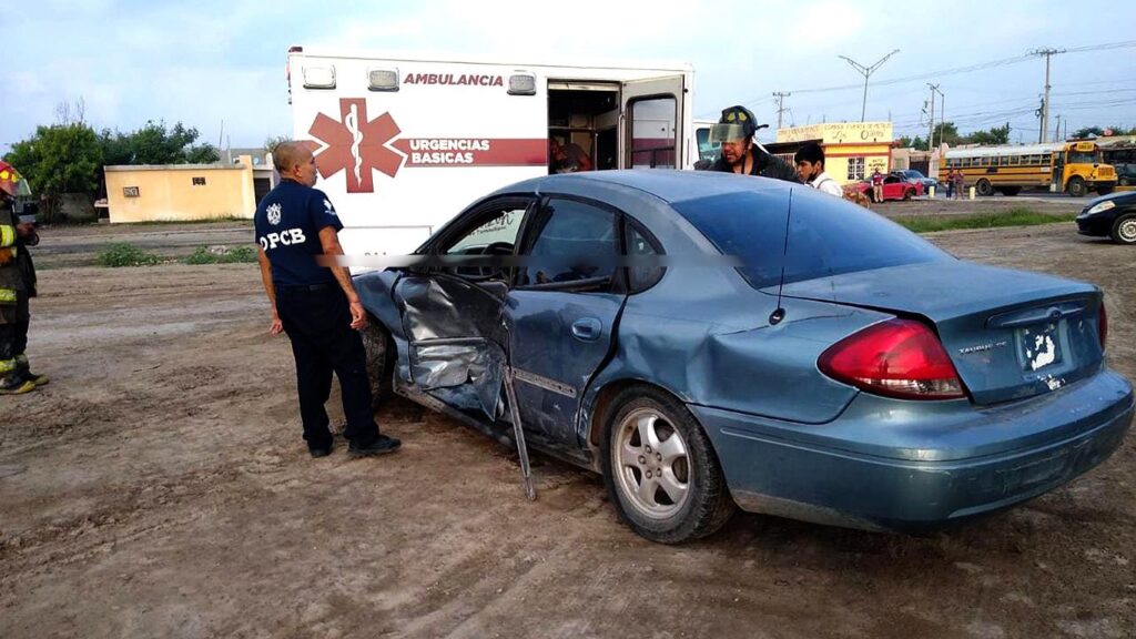 Pareja resulta herida tras fuerte encontronazo en Nuevo Laredo