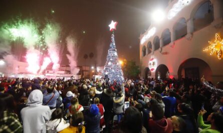 Viven miles de neolaredenses Encendido del Pino 2022