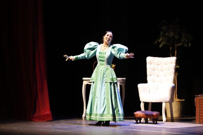 Disfrutan neolaredenses monólogo “Horas Contadas”