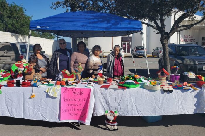 Ofrecen abuelitos de Casa Club del DIF Nuevo Laredo artículos elaborados en su taller