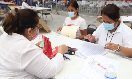 Anuncia municipio de Nuevo Laredo entrega de tarjeta bancaria de Beca UNE