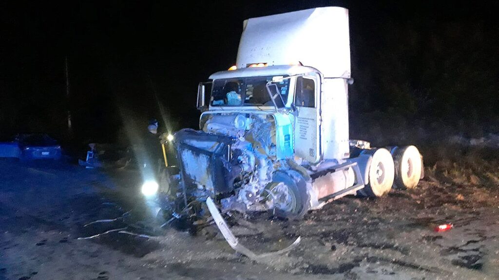 Accidente sobre la Mex II en Nuevo Laredo deja un trailero herido