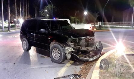 Provoca colisión tras invadir carril en Nuevo Laredo