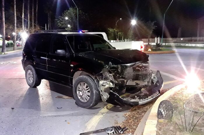 Provoca colisión tras invadir carril en Nuevo Laredo