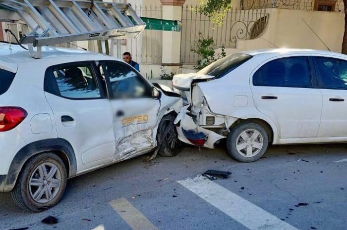 Cuatro autos dañados en choque en Nuevo Laredo