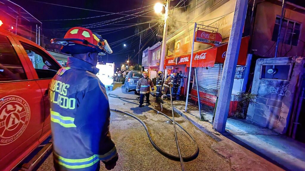 Incendio destruye tienda de abarrotes en Nuevo Laredo